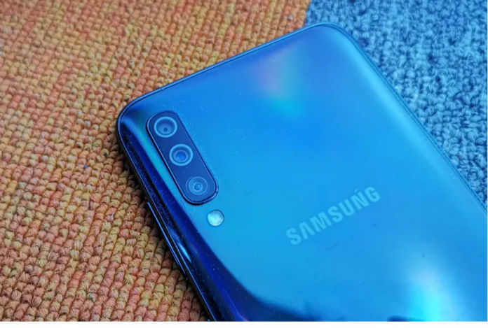 দেখে নিন 10000 টাকারও কম দামের Samsung এর টপ 5 স্মার্টফোন